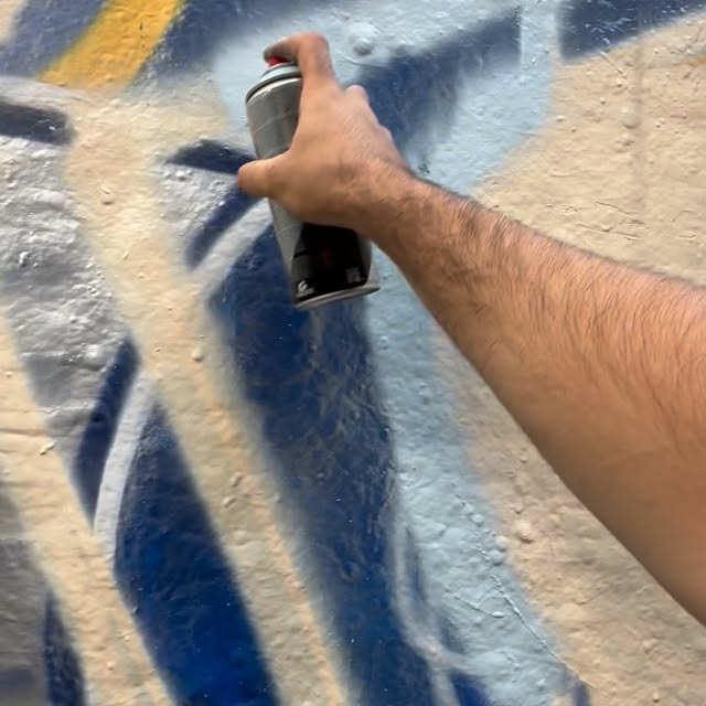 Quick piece process at #southbankskatepark Paint: @loopcolors 💥...